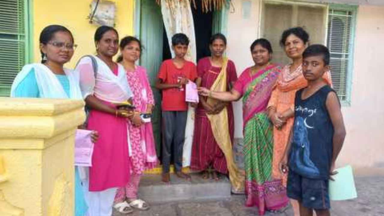 ప్రభుత్వ పాఠశాలల్లో విద్యార్థులను చేర్పించాలి : గందె రాధిక