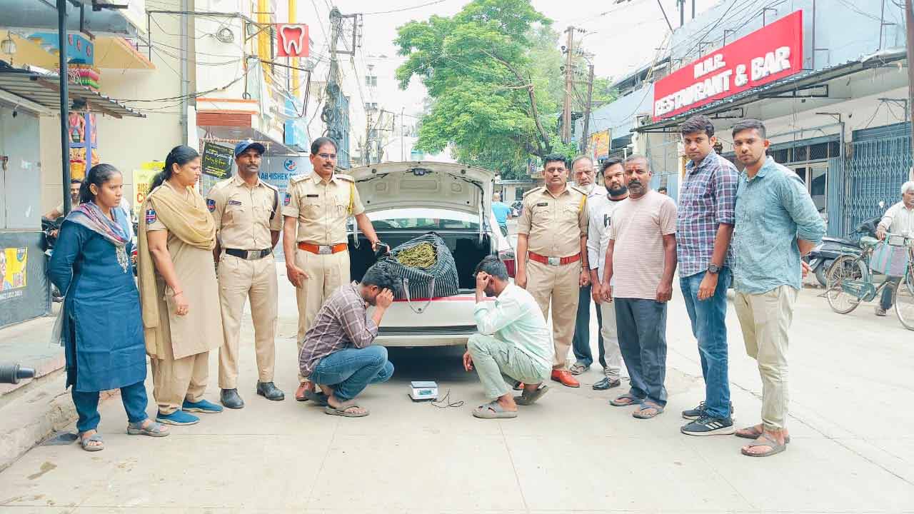 Hyderabad | గంజాయి అమ్ముతున్న ఇద్దరు యువ‌కులు అరెస్ట్
