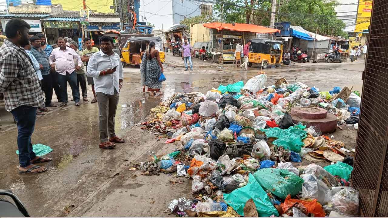 GHMC | ఇదేనా స్వచ్చ సర్వేక్షన్‌ స్పూర్తి.. చెత్త తరలింపులో బల్డియా నిర్లక్ష్యం