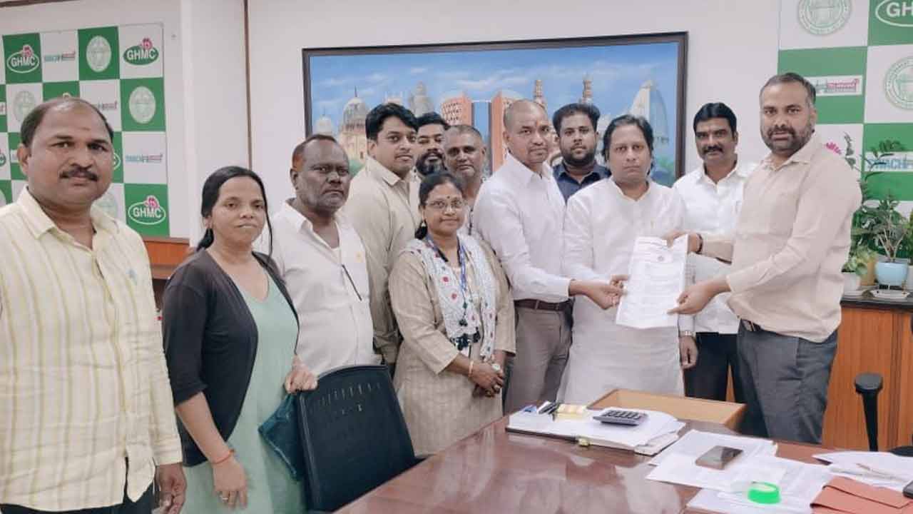 కార్పొరేటర్‌ సీఎన్ రెడ్డిపై చర్యలు తీసుకోవాలని కమిషనర్‌కు వినతి..