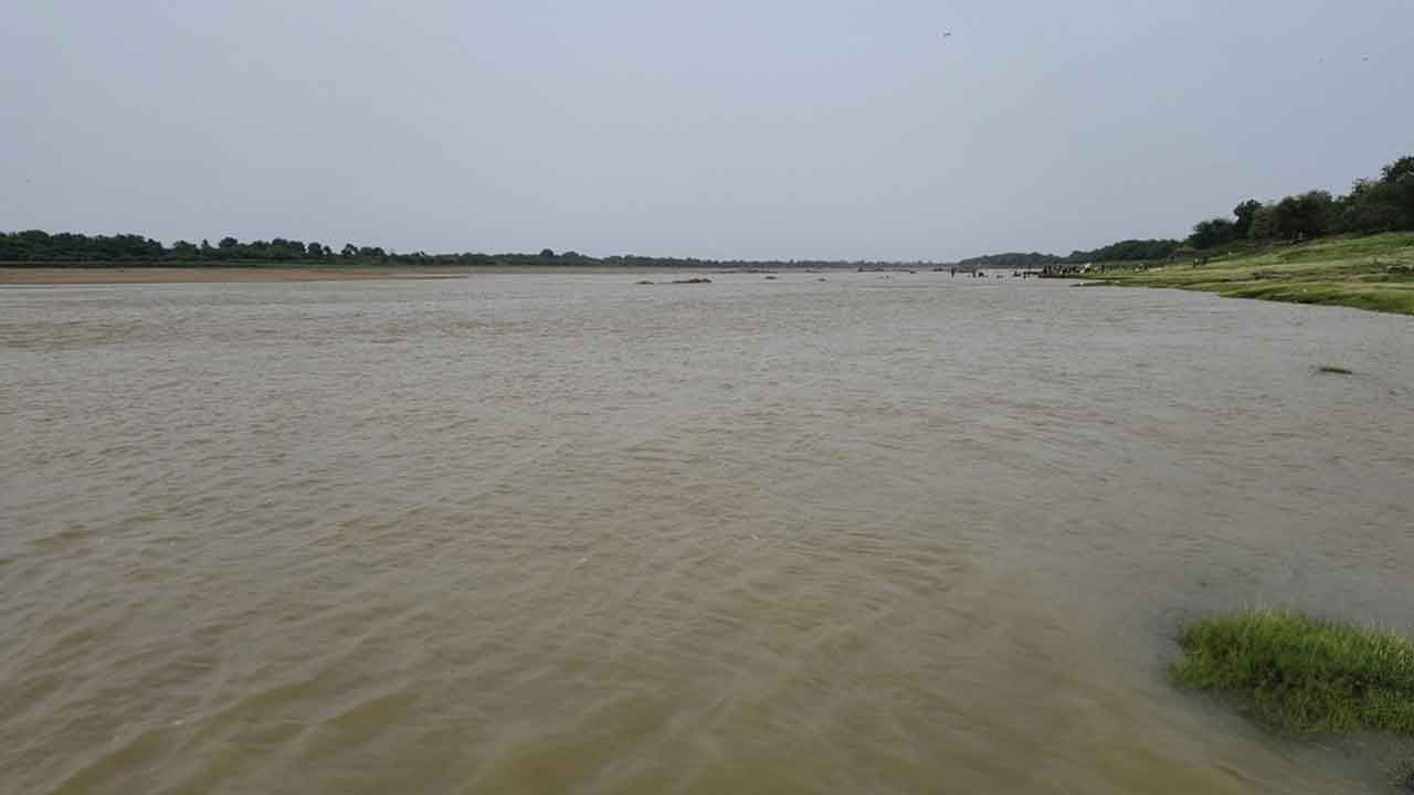 Godavari | గోదావరి నదిలోకి జోరుగా కొత్తనీరు.. కందకుర్తి వద్ద భక్తుల సందడి