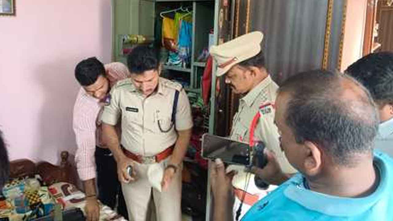 Warangal | ఆర్ఎంపీ ఇంట్లో చోరీ.. భారీగా బంగారం ఆభరణాలు అపహరణ
