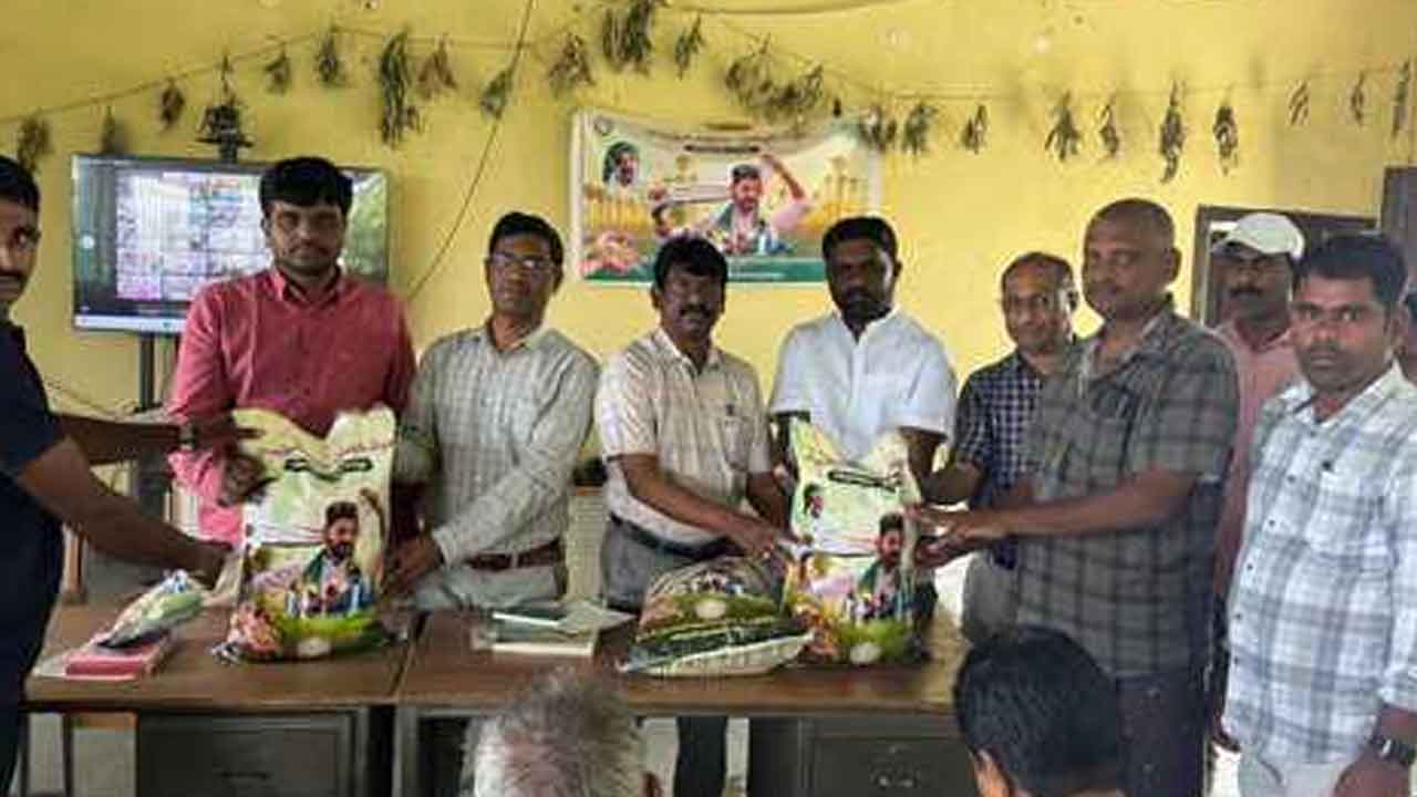 Quality seeds | నాణ్యమైన విత్తనాలతోనే అధిక దిగుబడి : ప్రొఫెసర్ బి.విద్యాధర్