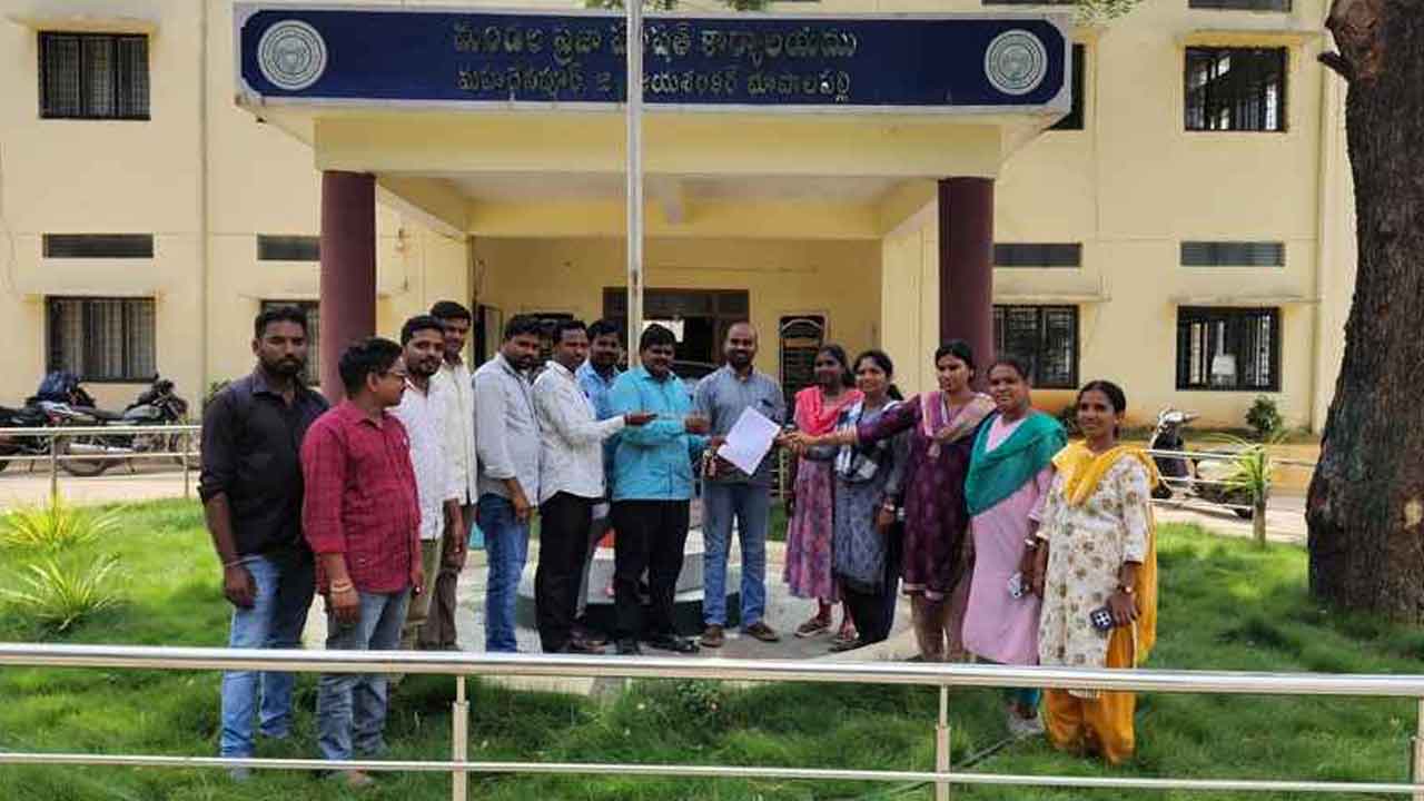 Jayashankar | జీపీ ట్రాక్టర్లకు తాళాలు వేసి ఎంపీవోకు అప్పగించిన కార్యదర్శులు