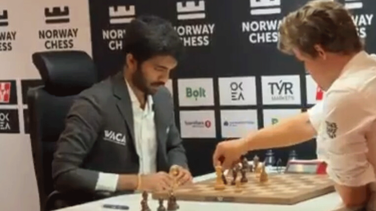 D Gukesh: కార్ల‌స‌న్‌పై గుకేశ్ స్ట‌న్నింగ్ విక్ట‌రీ.. వ‌ర‌ల్డ్ నెంబ‌ర్ 1 అస‌హ‌నం.. వీడియో