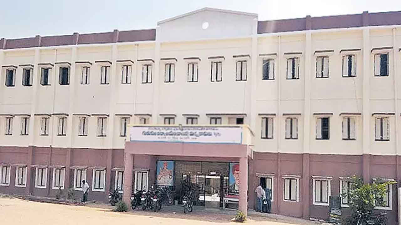 హామీ ఇస్తేనే అడ్మిషన్‌ గురుకులంలో ప్రత్యేక నిబంధన