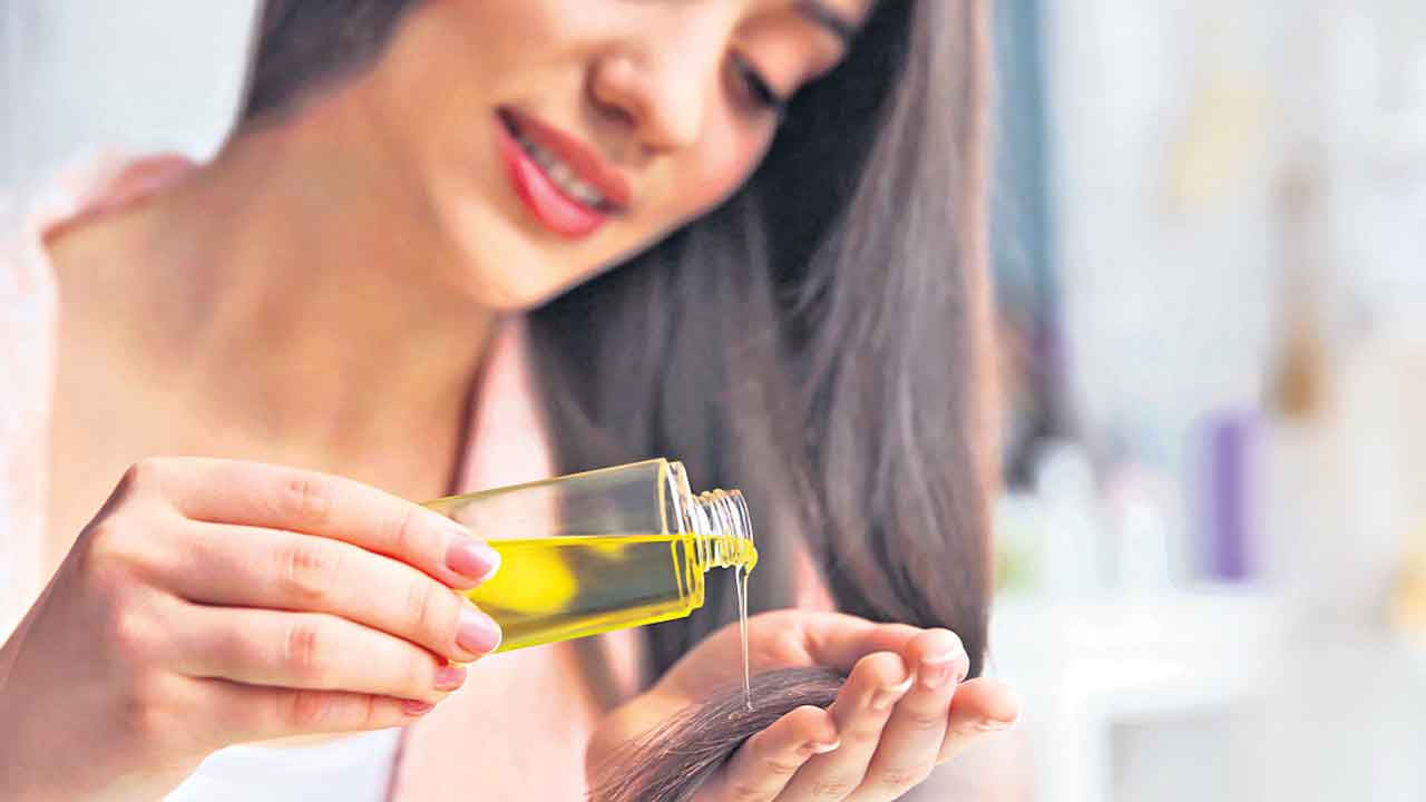 నూనె పెట్టే విధంబెట్టిదనిన!