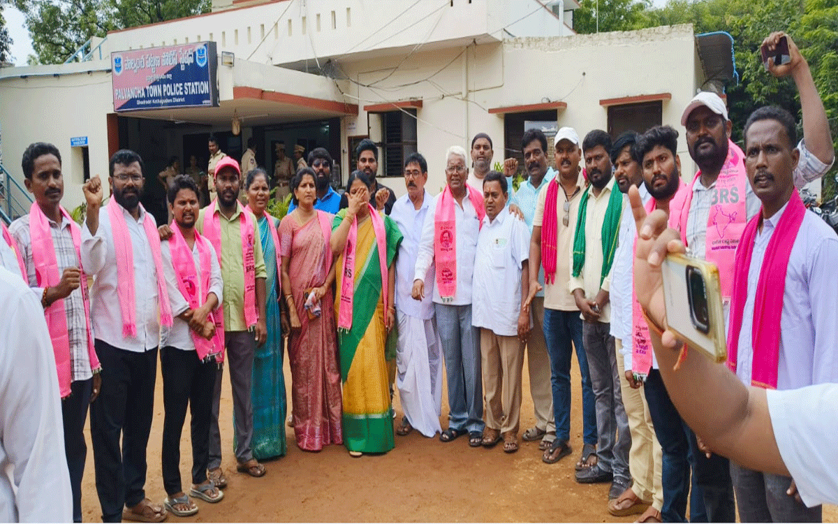 Yellandu : ఇది ప్రజా పాలనా లేక పోలీస్ పాలనా? : మాజీ ఎమ్మెల్యే హరిప్రియ నాయక్