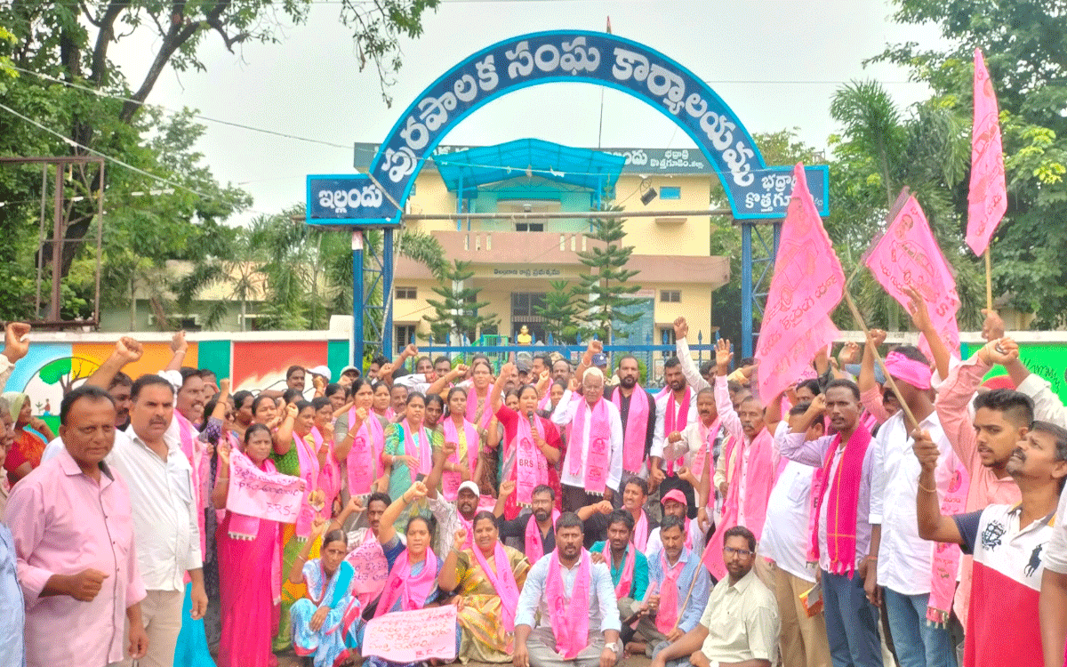 Yellandu : కాంగ్రెస్ పాలనలో ప‌డ‌కేసిన పారిశుధ్యం : మాజీ ఎమ్మెల్యే హరిప్రియ నాయక్