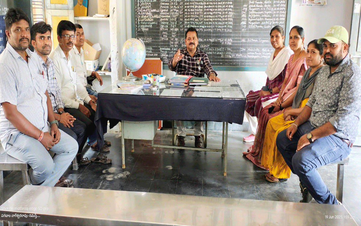 Karepally : రేలకాయలపల్లి ఆశ్రమ పాఠశాలలో సీట్ల భర్తీకి దరఖాస్తులు