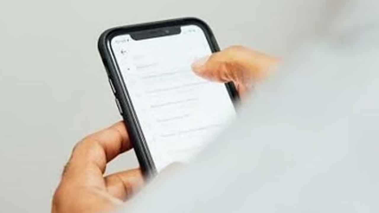 మైనర్లకు బ్యాంకు అకౌంట్లు ఎలా?.. ఇచ్చినా నిధులను విద్యార్థులు డ్రా చేసేదెలా?