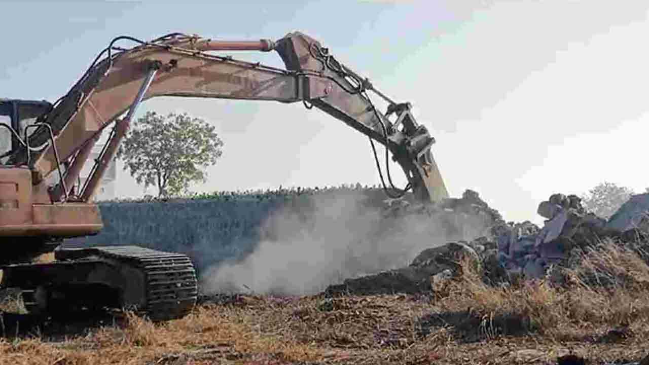 HYDRA | పోచారంలో హైడ్రా బుల్డోజర్లు.. ఆక్రమణలను కూల్చివేసిన అధికారులు