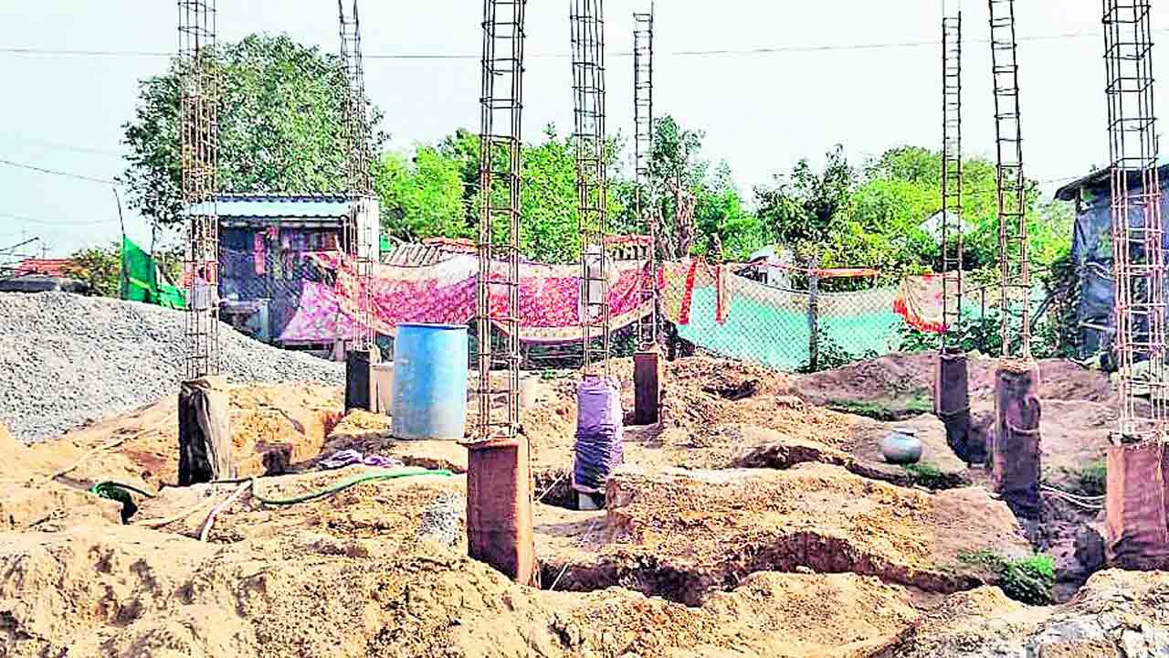 ఇందిరమ్మ ఇండ్లకు గ్రహణం