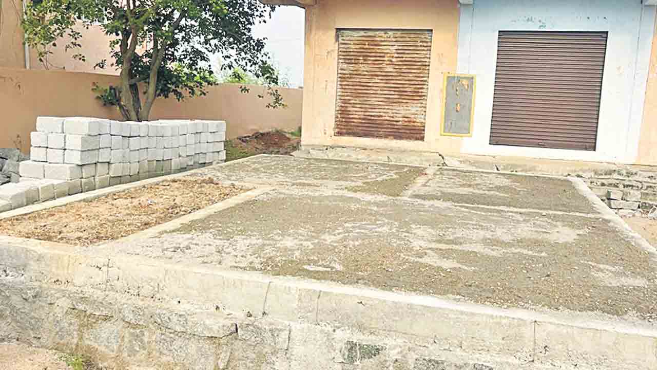 మోడల్‌ హౌస్‌కు కలగని మోక్షం