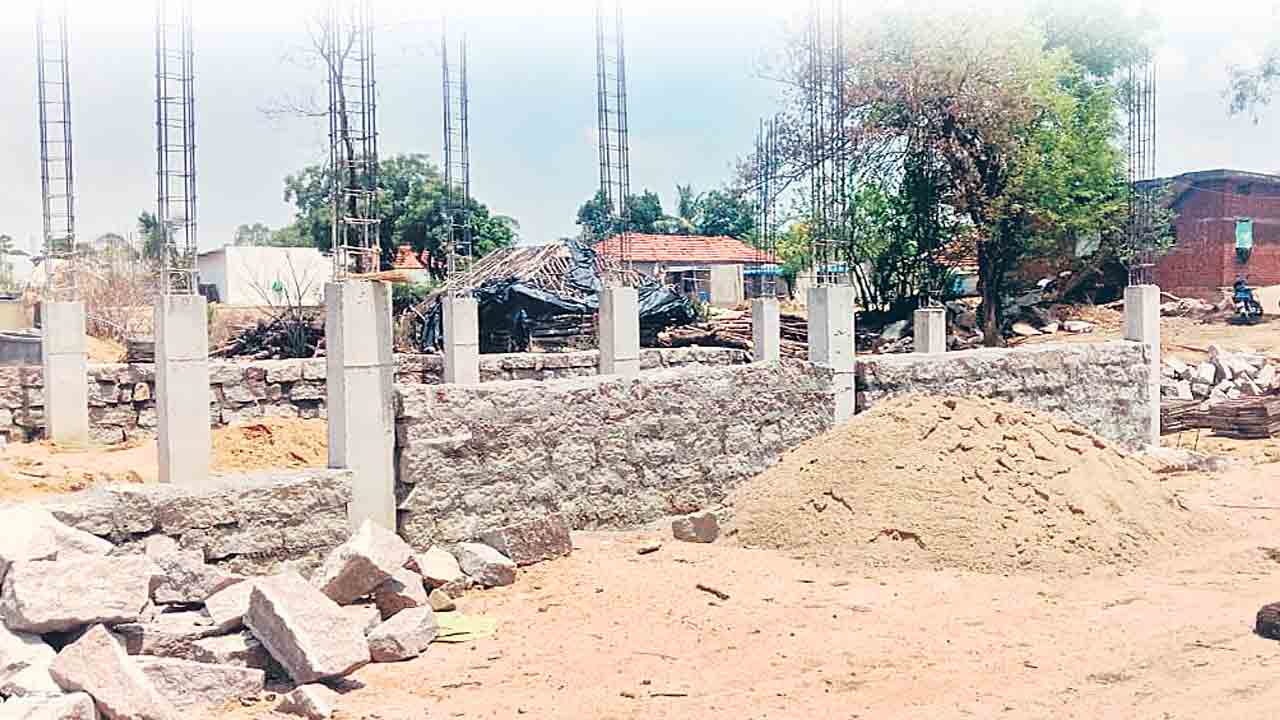 గుడిసె పోయే.. గూడూ పోయే