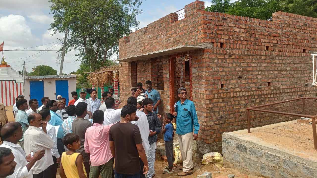 Nagarkurnool | ఇందిర‌మ్మ ఇండ్ల నిర్మాణాల‌ను ప‌రిశీలించిన క‌లెక్ట‌ర్