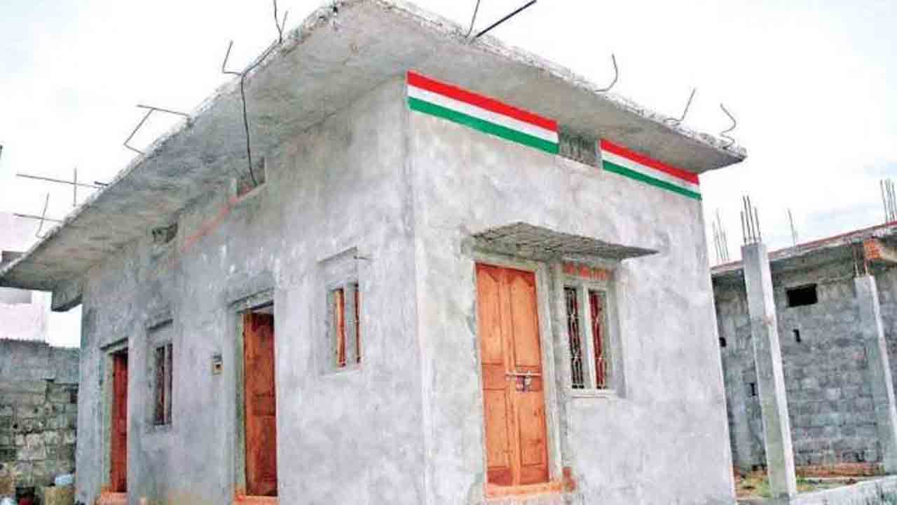 Turkapally | రెండేండ్లుగా బాత్రురూమ్‌లోనే నివాసం.. పేదింటి దళిత ఒంటరి మహిళకు మంజూరు కాని ఇందిరమ్మ ఇల్లు