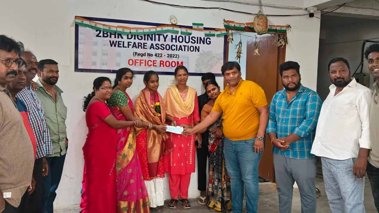 Inter | ఇంట‌ర్‌లో 992 మార్కుల‌తో స‌త్తా చాటిన ఆటో డ్రైవ‌ర్ బిడ్డ‌..