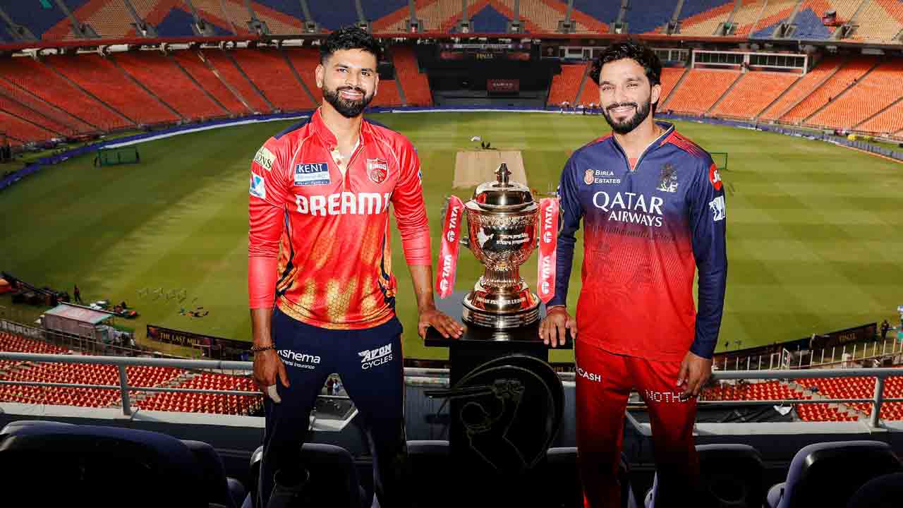 IPL 2025 | ఐపీఎల్‌ ట్రోఫీతో ఫొటోషూట్.. చ‌రిత్ర సృష్టించేది ఎవ‌రో..?