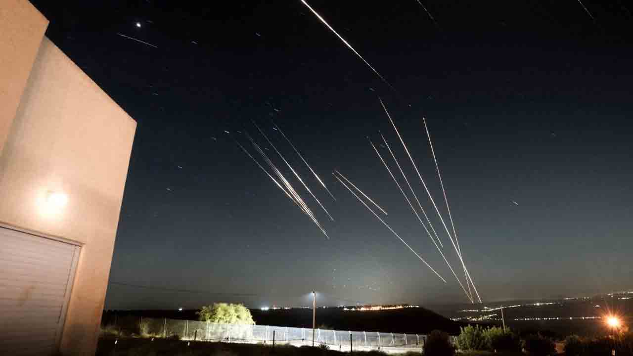 Israel Iran War | ఎనిమిదో రోజుకు చేరిన యుద్ధం.. ఇజ్రాయెల్‌పై క్లస్టర్‌ బాంబులతో విరుచుకుపడిన ఇరాన్‌