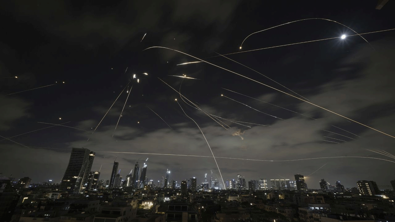 Ballistic Missiles: 370 బాలిస్టిక్ మిస్సైళ్లు.. వంద‌లాది డ్రోన్లతో ఇరాన్ అటాక్‌