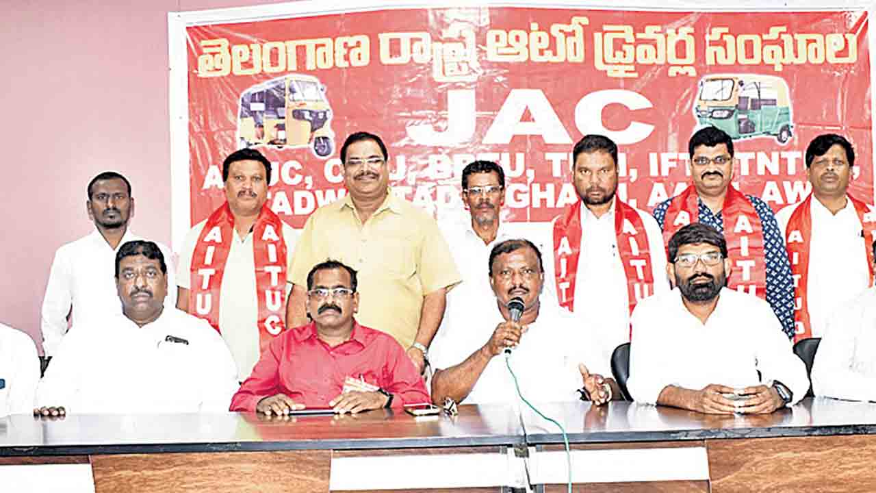 ఉచిత ఆటో పర్మిట్లను అడ్డుకుంటే తాటతీస్తాం