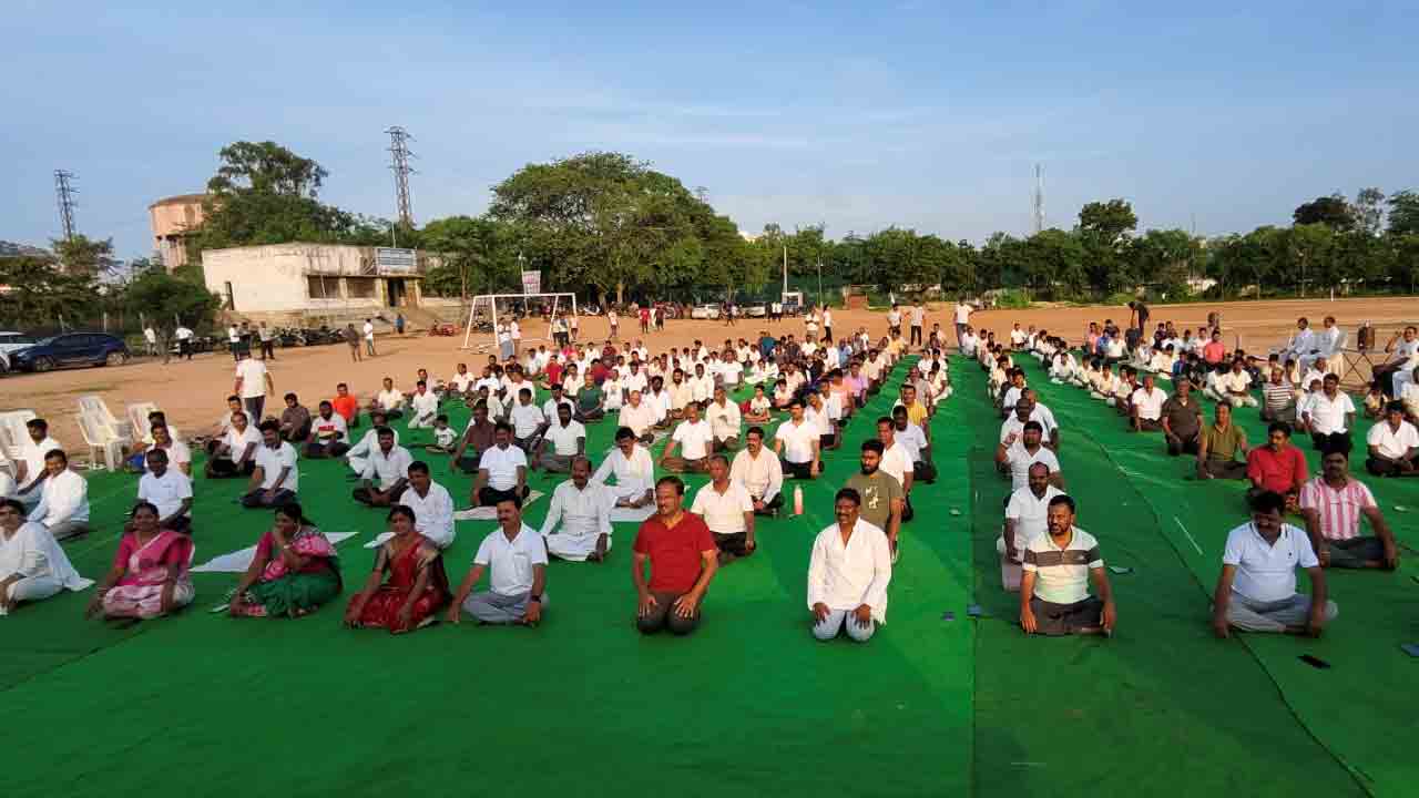 Jadcherla | జడ్చర్లలో ఘనంగా అంతర్జాతీయ యోగా దినోత్సవం.. పాల్గొన్న మాజీ మంత్రి లక్ష్మారెడ్డి