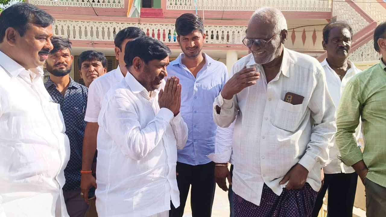 MLA Jagadish Reddy | చిన్ననాటి గురువును కలిసిన మాజీ మంత్రి జగదీష్ రెడ్డి