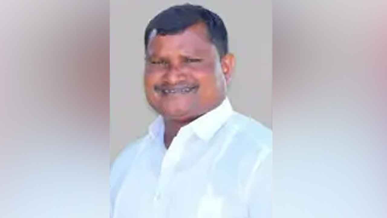 పేట ఎమ్మెల్యే ఇంటి ముట్టడి