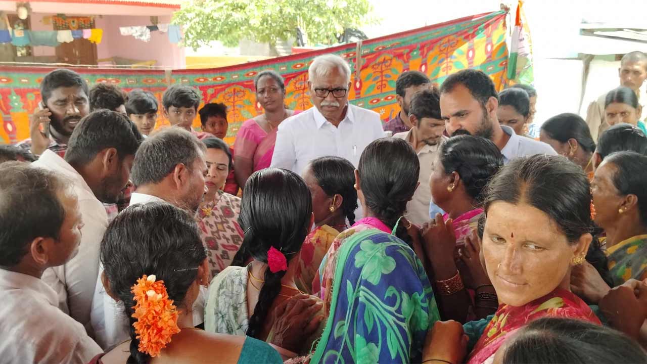 Jhansi Reddy | పల్లెబాటలో ఝాన్సీ రెడ్డిని నిలదీసిన ప్రజలు.. సైలెంట్‌గా జారుకున్న కాంగ్రెస్‌ నేత