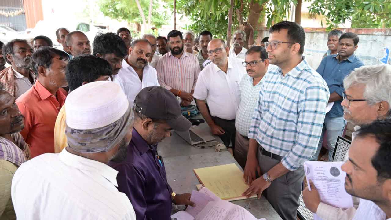 Collector Prateek Jain | భూ సమస్యలను రెవెన్యూ సదస్సులో పరిష్కరించాలి : కలెక్టర్‌ ప్రతీక్ జైన్