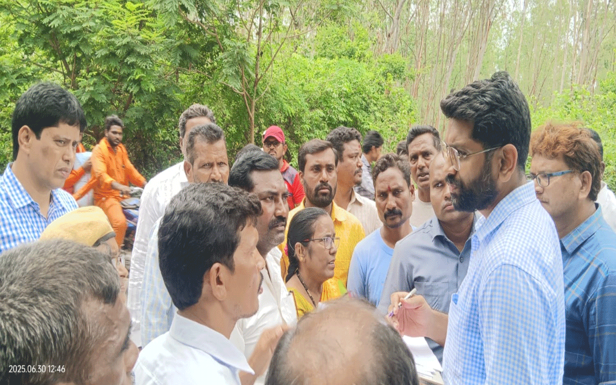 Yellandu : కలెక్టర్ జితేశ్‌ వి పాటిల్‌కు అఖిల‌ప‌క్ష నాయ‌కుల విన‌తి