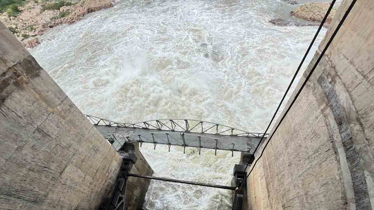 Jurala Project | జూరాలకు కొనసాగుతున్న వరద.. 12 గేట్లు ఎత్తివేత