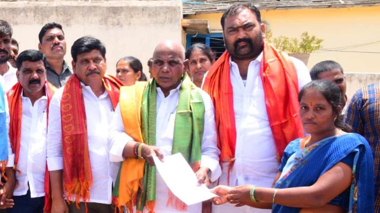 ప్రభుత్వ నిబంధనల ప్రకారమే ఇందిరమ్మ ఇండ్లు కట్టుకోండి.. లేదంటే ఇబ్బంది పడతారు: ఎమ్మెల్యే కాలె యాదయ్య