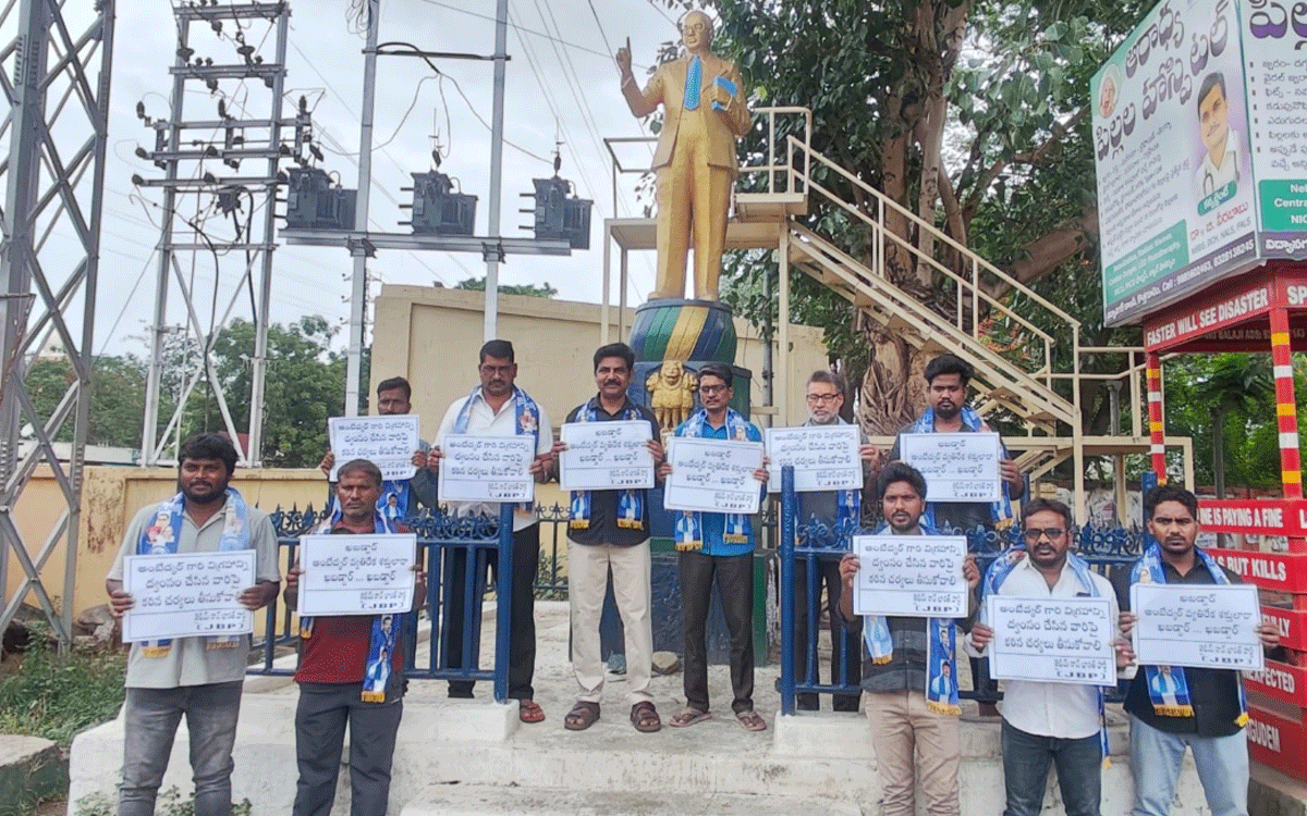 Kothagudem Urban : అంబేద్కర్ విగ్రహం ధ్వంసం చేసిన వారిపై చర్యలు తీసుకోవాలి : ఎర్రా కామేశ్‌