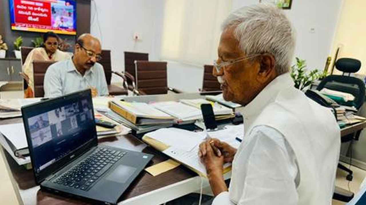 Kodanda Reddy | నష్టపరిహారం చెల్లించడంలో అధికారుల అలసత్వం.. ఆగ్రహం వ్యక్తం చేసిన రైతు కమిషన్‌ చైర్మన్‌