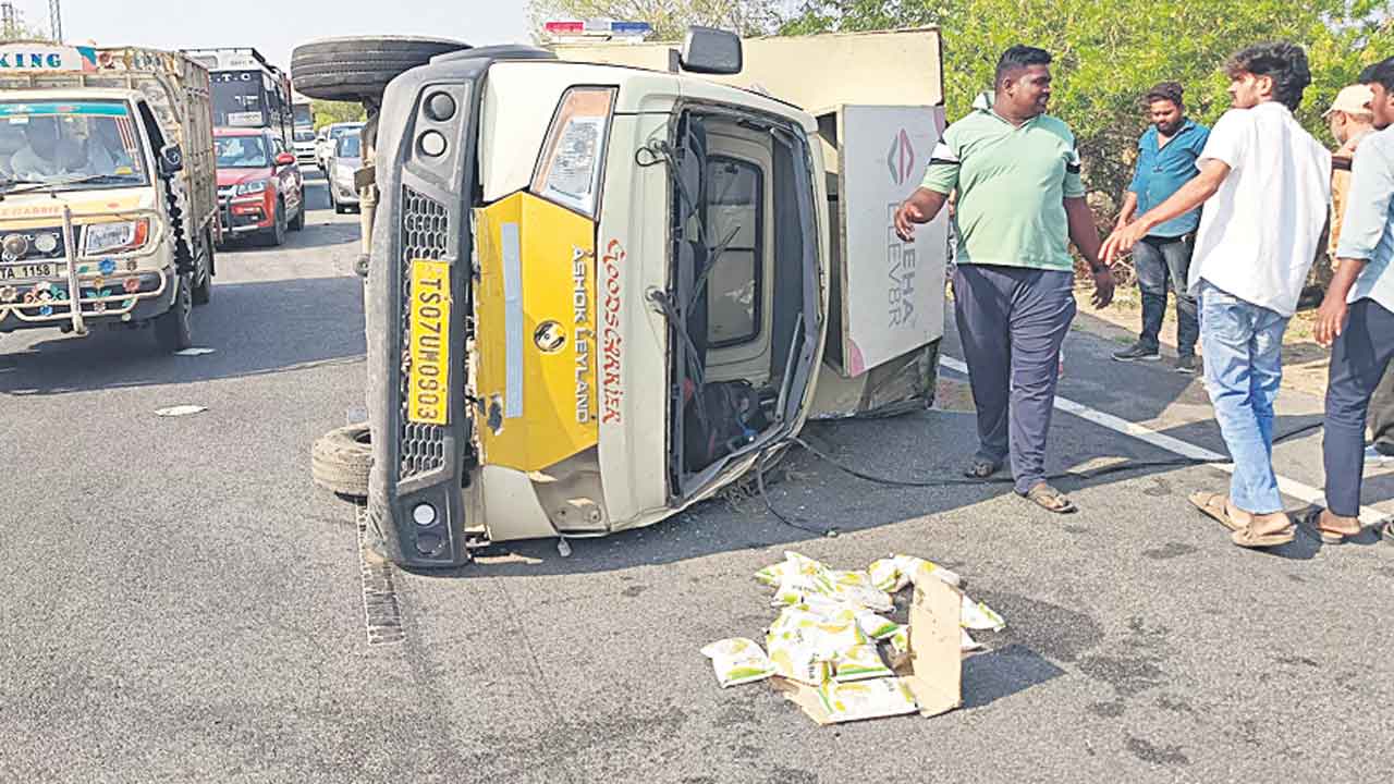 మృత్యు దారి.. తరుచూ రోడ్డు ప్రమాదాలు