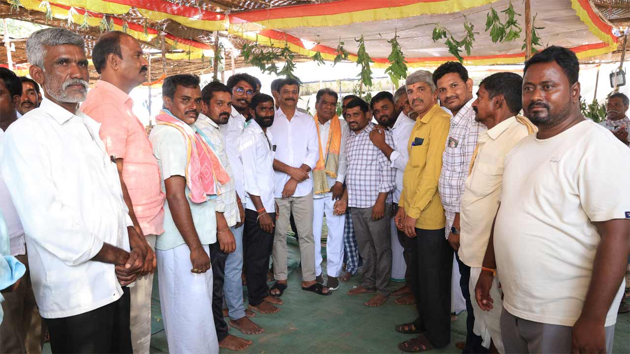 ప్రజలందరూ సుఖసంతోషాలతో ఉండాలి: కొత్త ప్రభాకర్ రెడ్డి