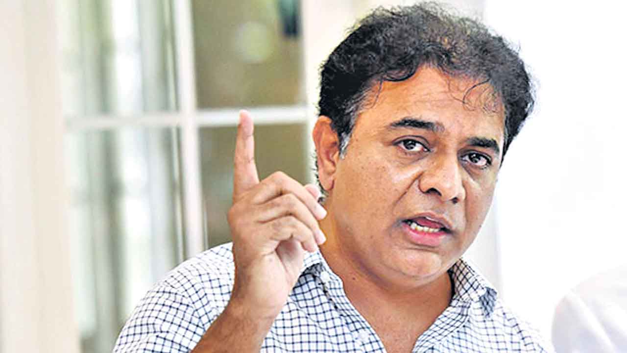 తెలంగాణ ద్రోహి రాహుల్‌.. విభజన హామీలపై ప్రశ్నించలేదు