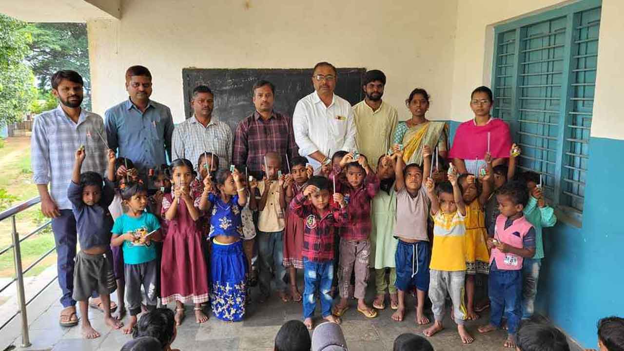 Kulakacharla | విద్యాభివృద్ధికి సహకరించడం అభినందనీయం : సుంకరి సతీశ్ కుమార్