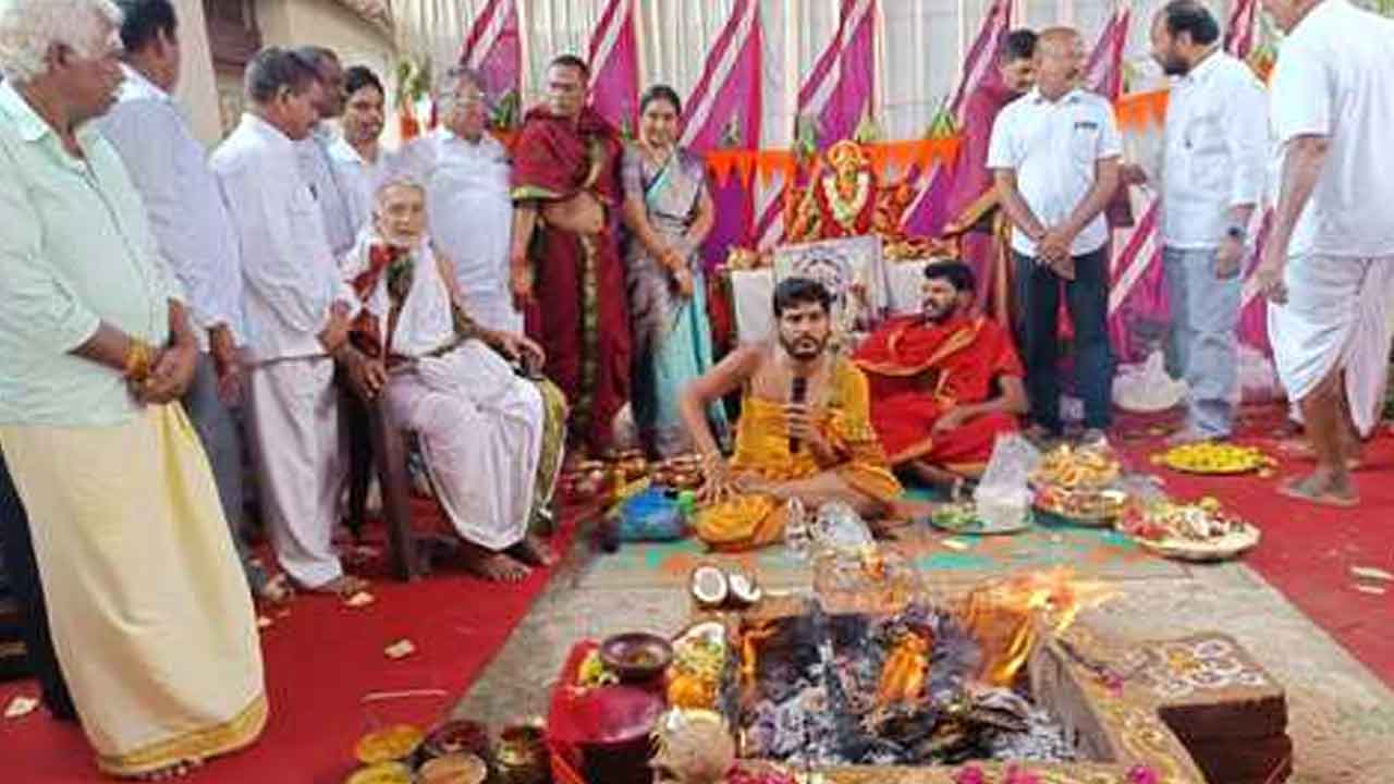 Kuravi | కురవిలో ఘనంగా బొడ్రాయి ద్వితీయ వార్షికోత్సవ వేడుకలు