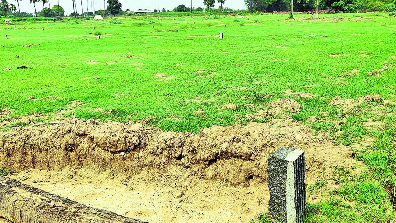 ఎయిర్‌పోర్ట్‌ ఎరగా రియల్‌ దందా!