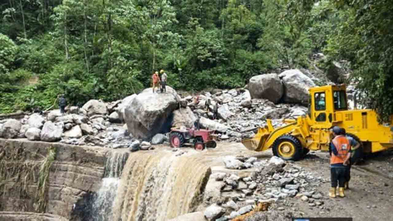 Sikkim | మిలిటరీ క్యాంప్‌పై విరిగిపడ్డ కొండచరియలు.. ముగ్గురు భద్రతా సిబ్బంది మృతి