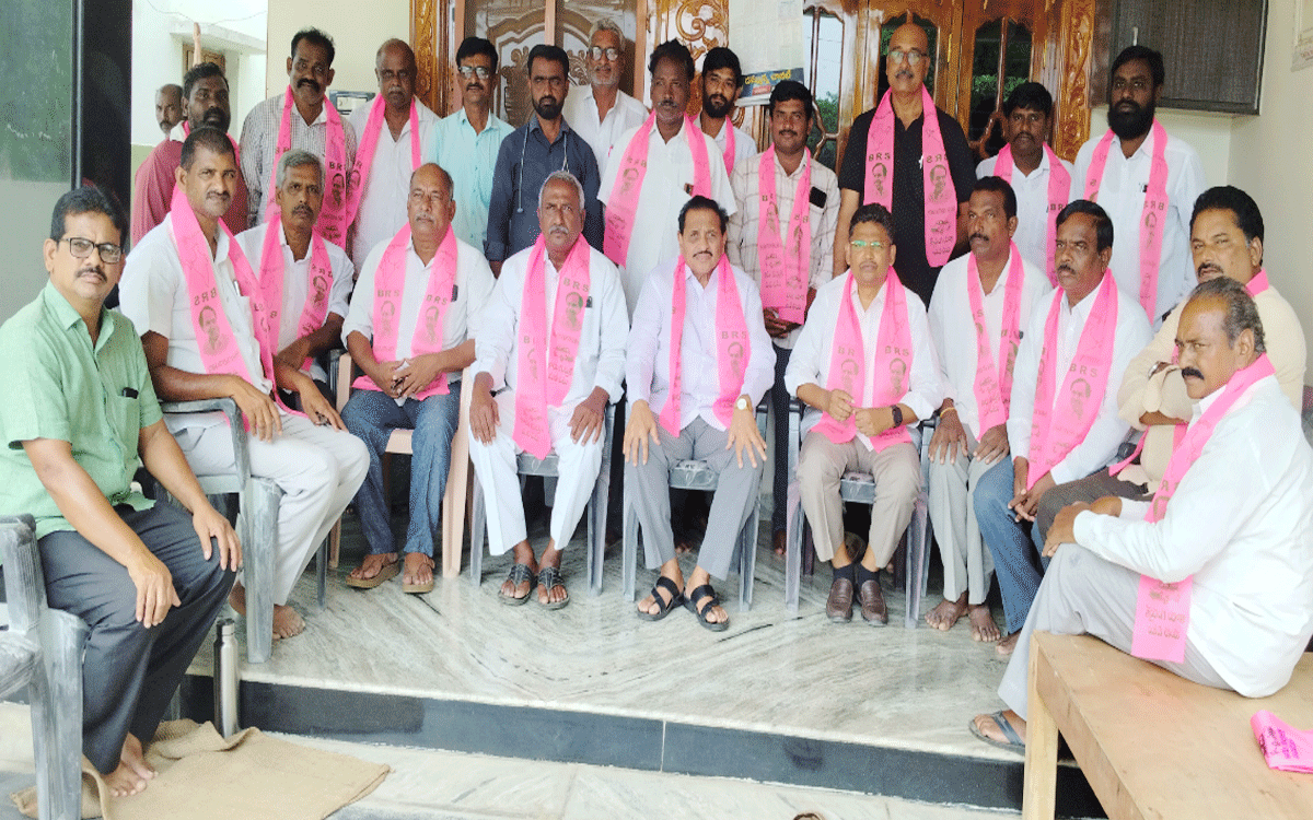 Madhira : వాగ్దానాలను అమలు చేయకుండా కాంగ్రెస్‌ గోబెల్స్ ప్రచారం : లింగాల క‌మ‌ల్‌రాజు