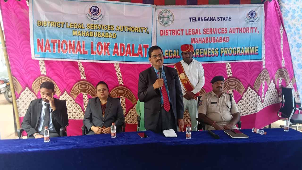 రాజీ మార్గం ద్వారా కేసులను పరిష్కరించుకోవాలి : జిల్లా జడ్జి మహమ్మద్ రఫీ