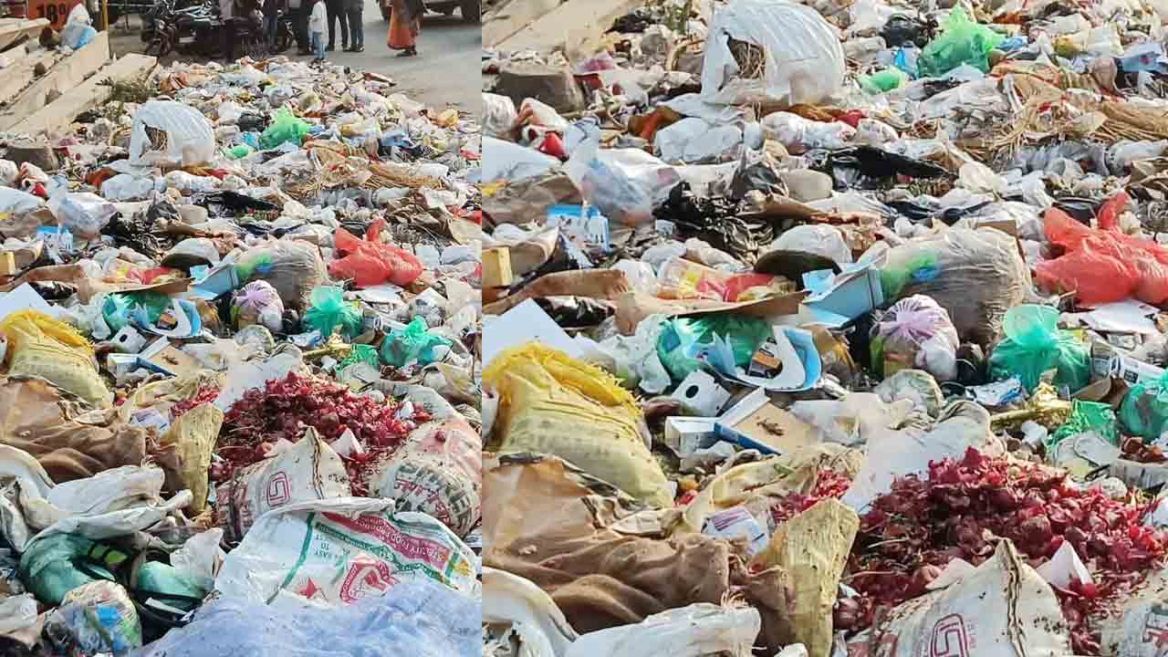 Madgula | డంపింగ్‌ యార్డులా మాడ్గుల కళాశాల ఆవరణ.. చికెన్‌ వేస్ట్‌, గ్రామపంచాయతీ వ్యర్థాలు అక్కడే!