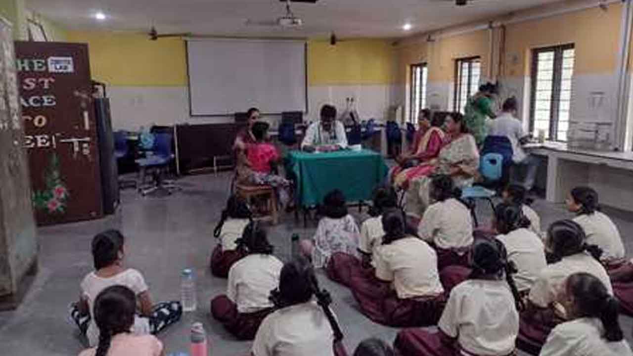 Madikonda | మడికొండ గురుకుల కళాశాలలో యోగా శిక్షణ