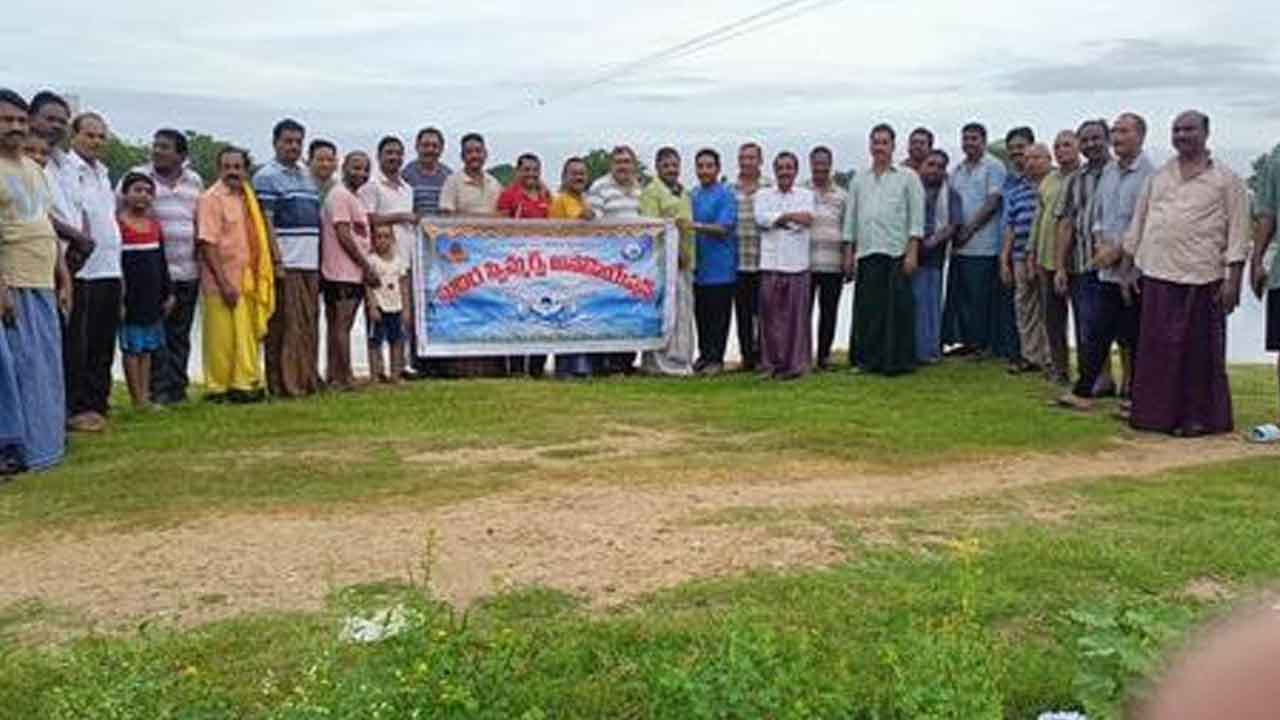 Madira | విమాన ప్రమాదంలో మరణించిన బాధితులకు శ్రద్దాంజలి ఘటించిన స్విమ్మర్స్