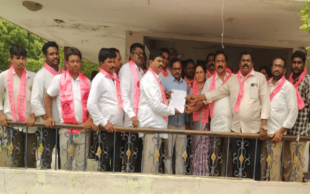 Madhira : ‘అండర్ గ్రౌండ్ డ్రైనేజీ నిర్మాణాలతో ఏర్పడిన సమస్యలను పరిష్కరించాలి’