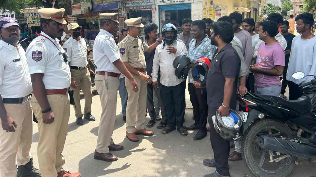 Traffic Rules | వాహనదారులు తప్పక హెల్మెట్‌ వాడాలి : మహేశ్వరం ట్రాఫీక్‌ ఏసీపీ